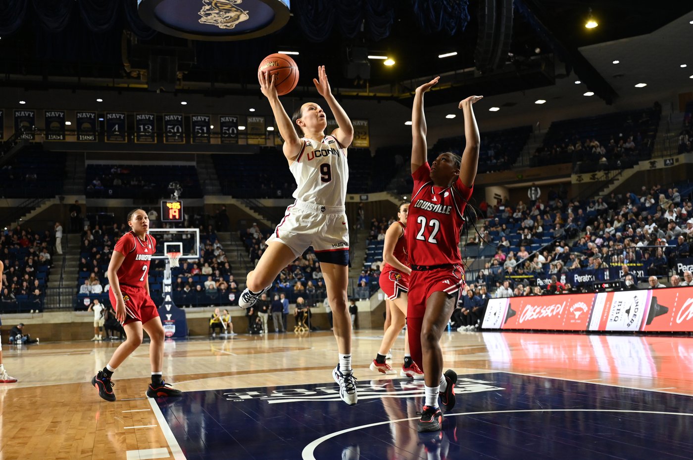 No. 1 UConn beats No. 20 Louisville 79-66 in Armed Forces Classic | iNFOnews.ca