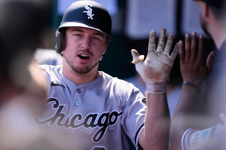 White Sox clinch a playoff spot with a 9-1 rout of the Royals after back-to-back 100-loss seasons | iNFOnews.ca