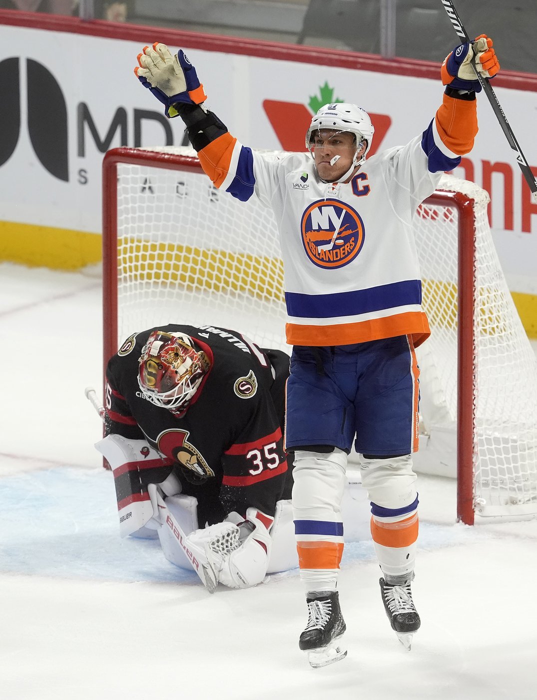 Islanders top Senators 5-4 behind Lee's late game-winner | iNFOnews.ca Islanders top Senators 5-4 behind Lee's late game-winner | iNFOnews.ca