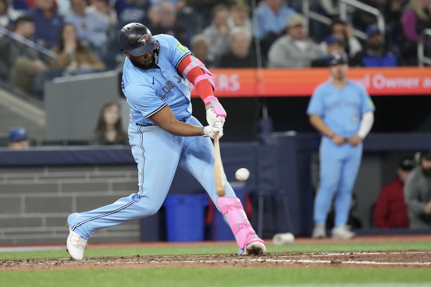 Vladimir Guerrero Jr.'s late three-run homer lifts Blue Jays over Red Sox 4-2 | iNFOnews.ca