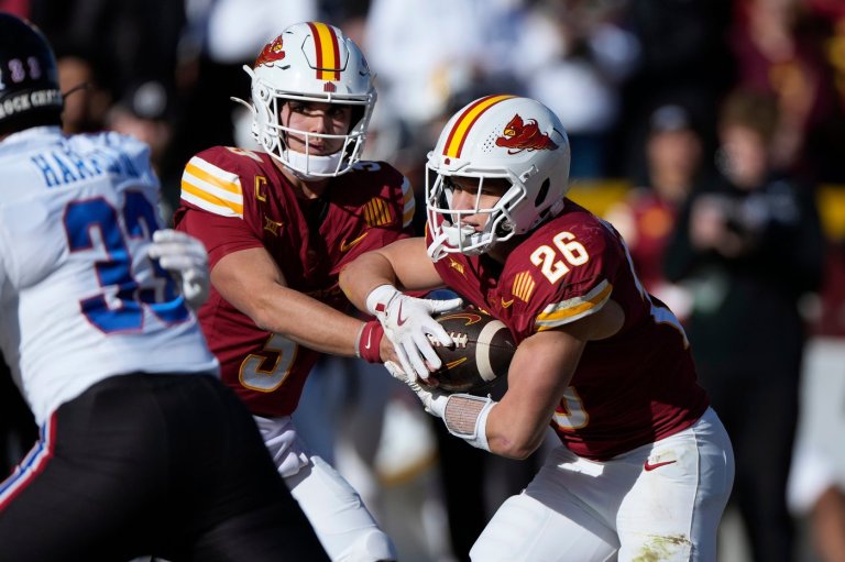 Rocco Becht throws for 3 TDs and Iowa State snaps 3-game skid against Kansas 38-14 | iNFOnews.ca