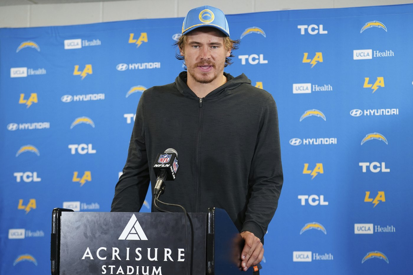 Chargers QB Justin Herbert's bid to play on a balky right ankle ends with an early exit | iNFOnews.ca Chargers QB Justin Herbert's bid to play on a balky right ankle ends with an early exit | iNFOnews.ca