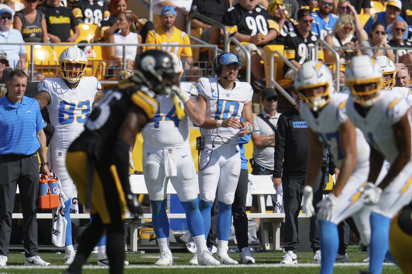 Chargers QB Justin Herbert's bid to play on a balky right ankle ends with an early exit | iNFOnews.ca Chargers QB Justin Herbert's bid to play on a balky right ankle ends with an early exit | iNFOnews.ca