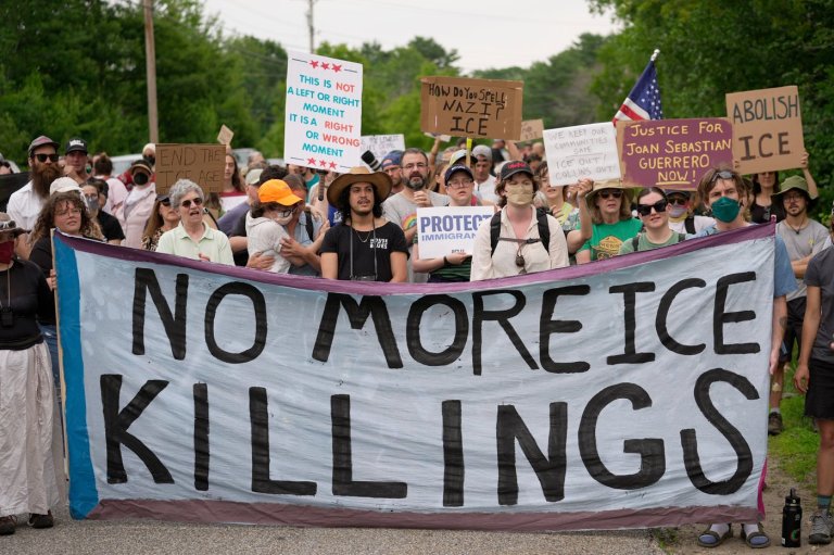 Maine protests after ICE fatally shoots a motorist, in photos | iNFOnews.ca