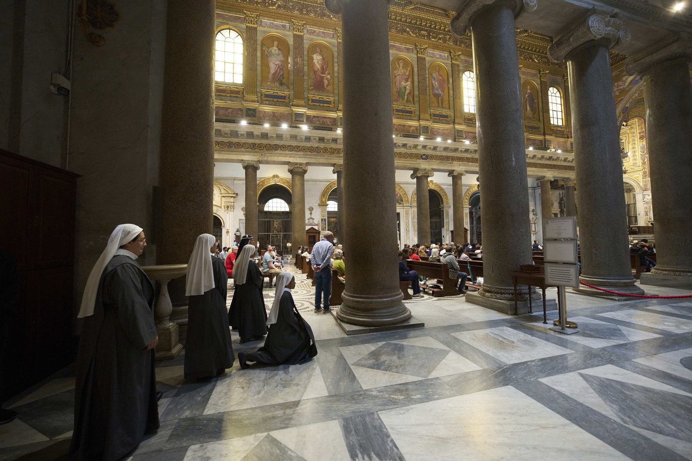 At Mass in housing projects and tourist hotspots, Romans pray next pope focuses on poverty and peace | iNFOnews.ca At Mass in housing projects and tourist hotspots, Romans pray next pope focuses on poverty and peace | iNFOnews.ca