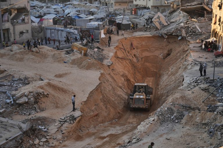 Israel identifies body of hostage as major Gaza crossing remains closed | iNFOnews.ca