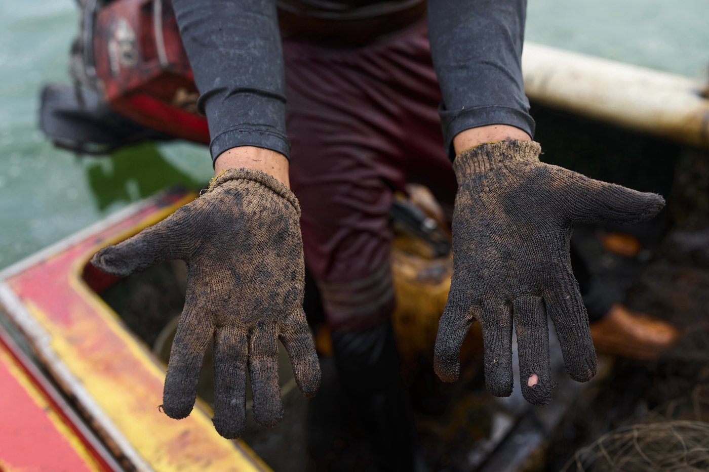 Photos show broken oil infrastructure and blackouts on Venezuela's Lake Maracaibo | iNFOnews.ca