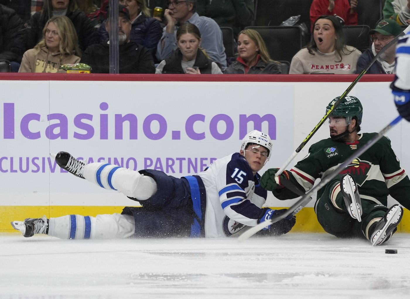 Hellebuyck makes 43 saves, Iafallo scores twice to give Jets 4-1 win over Wild | iNFOnews.ca