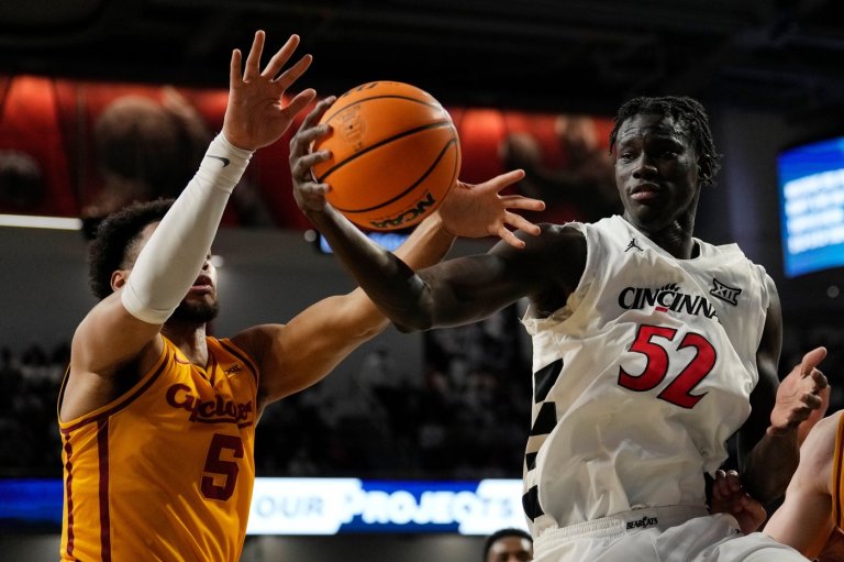 No. 2 Iowa State loses second straight, 79-70 to Cincinnati | iNFOnews.ca