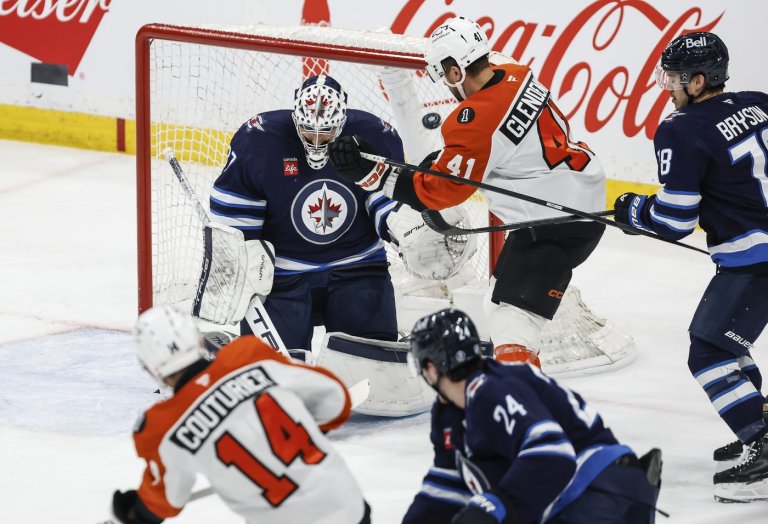 Couturier, Cates' three-point efforts lead Flyers in 7-1 thumping of Jets | iNFOnews.ca