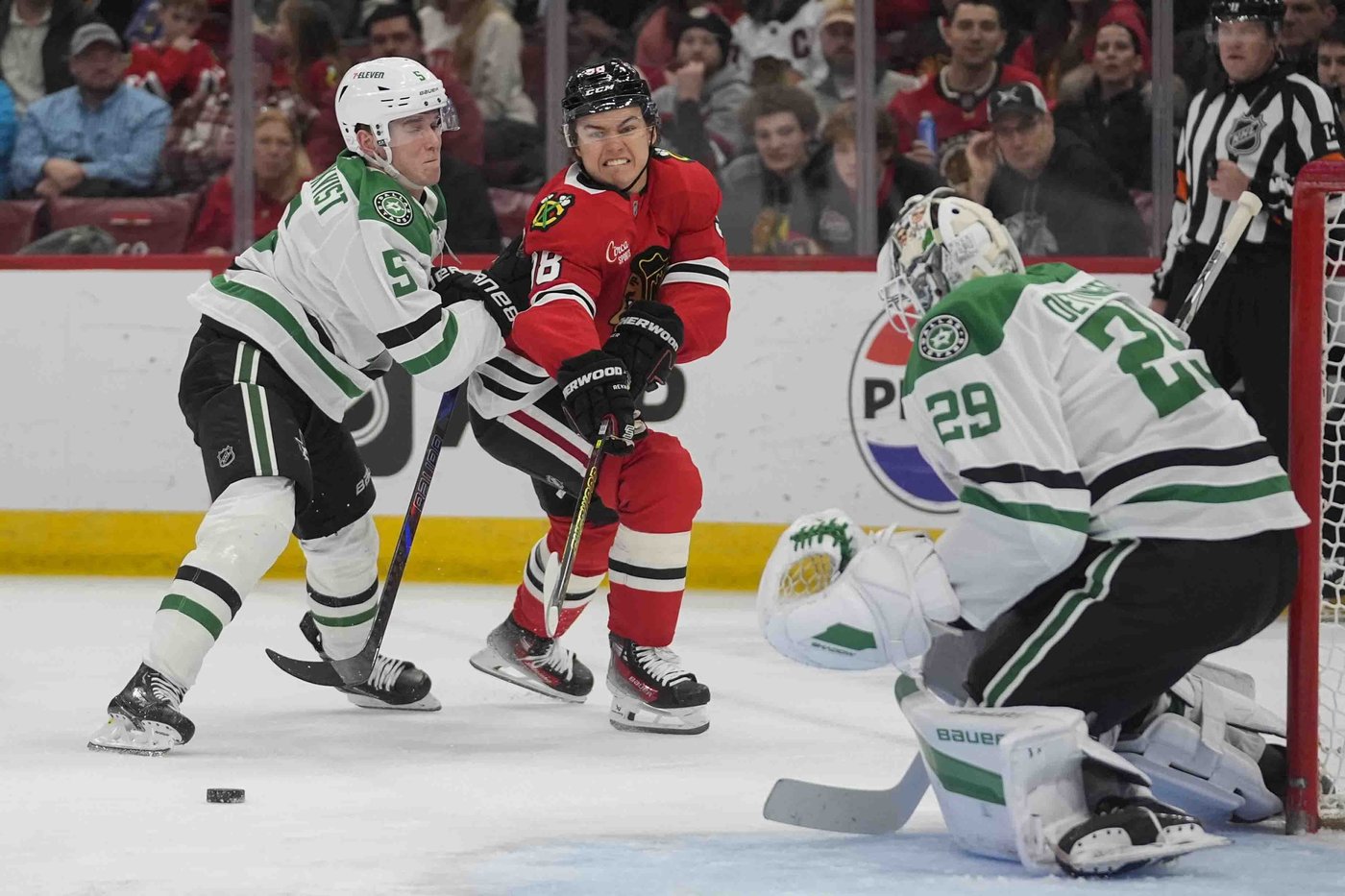 Matt Duchene and Jamie Benn lead the Stars past the Blackhawks 5-1 | iNFOnews.ca