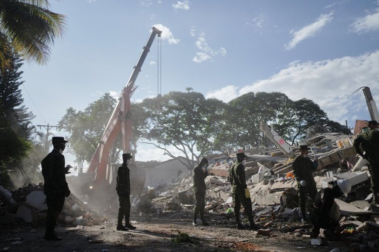 Rescuers call for silence around earthquake rubble as window for survival narrows in Colombia | iNFOnews.ca