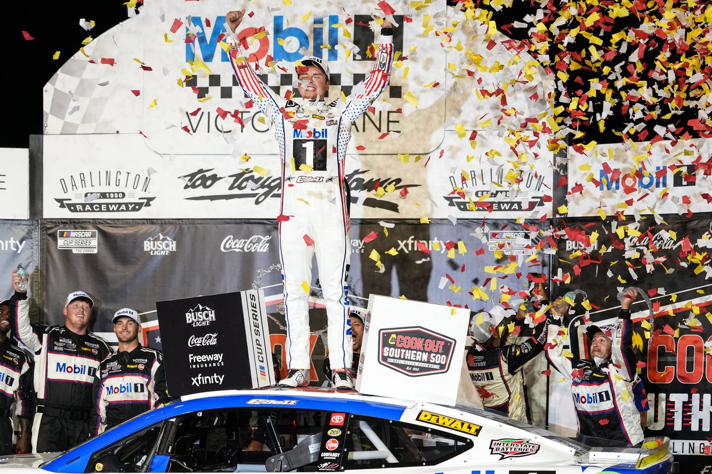 Bell passes defending NASCAR champion Larson to win the Southern 500 to start the Chase | iNFOnews.ca Bell passes defending NASCAR champion Larson to win the Southern 500 to start the Chase | iNFOnews.ca