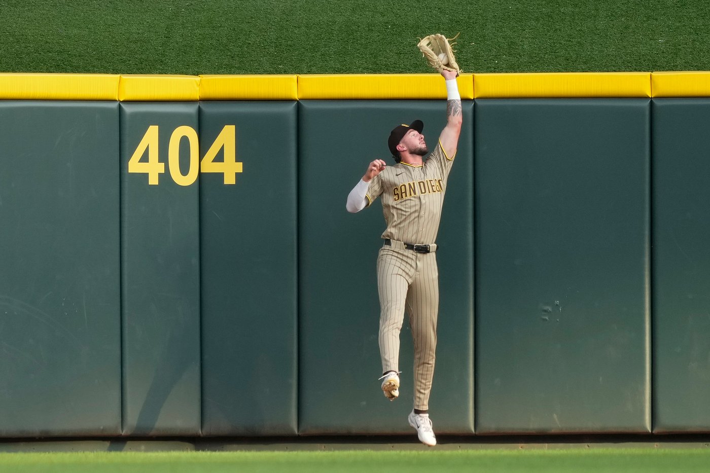 Machado has 4-hit game, King fans 6 in 6 innings as the Padres beat the Reds 5-0 | iNFOnews.ca Machado has 4-hit game, King fans 6 in 6 innings as the Padres beat the Reds 5-0 | iNFOnews.ca