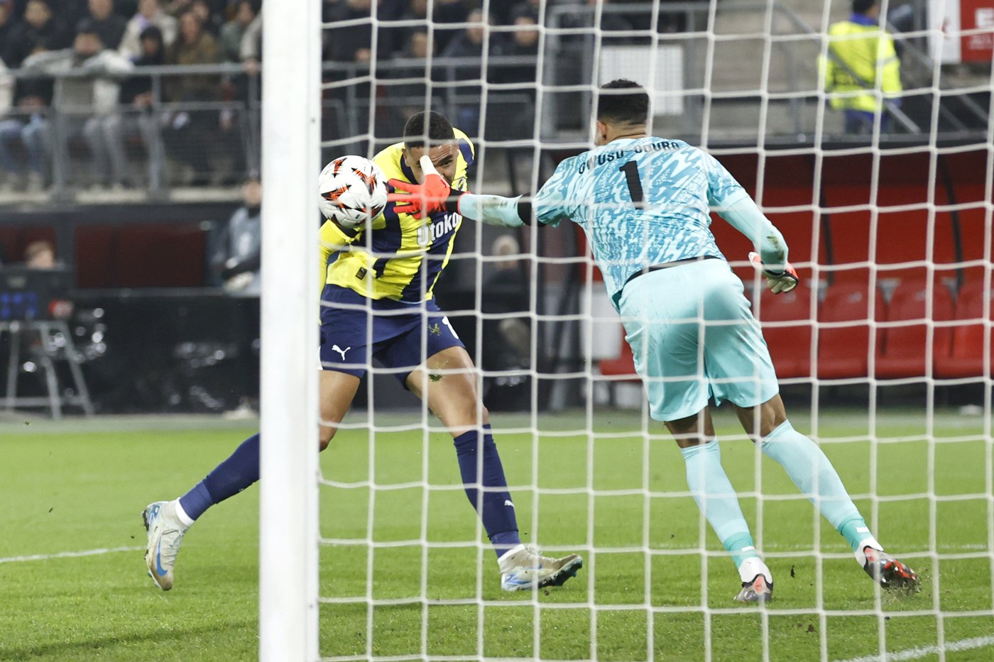 Man United ends winless run in Europe and Osimhen scores 2 as Galatasaray beats Tottenham | iNFOnews.ca