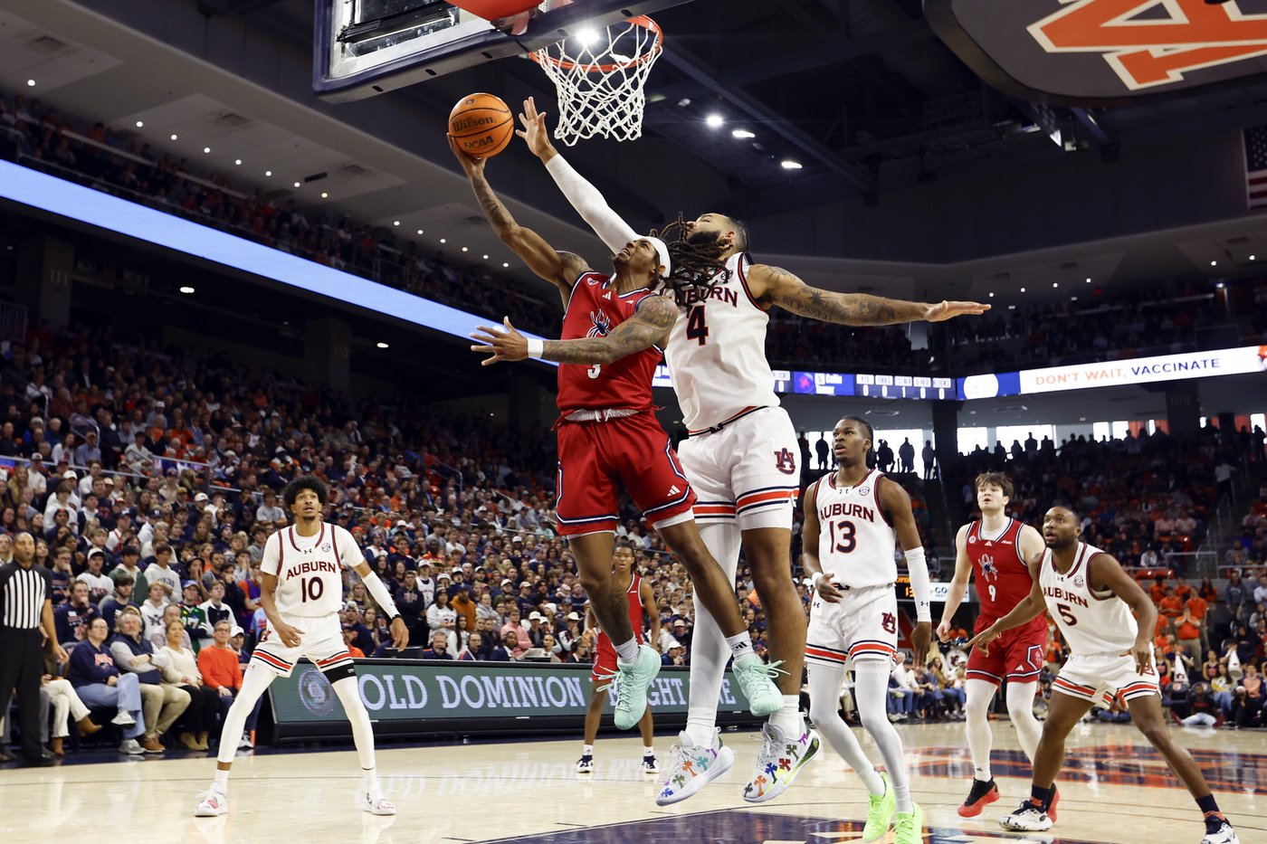 Miles Kelly helps No. 2 Auburn beat Richmond 98-54 | iNFOnews.ca
