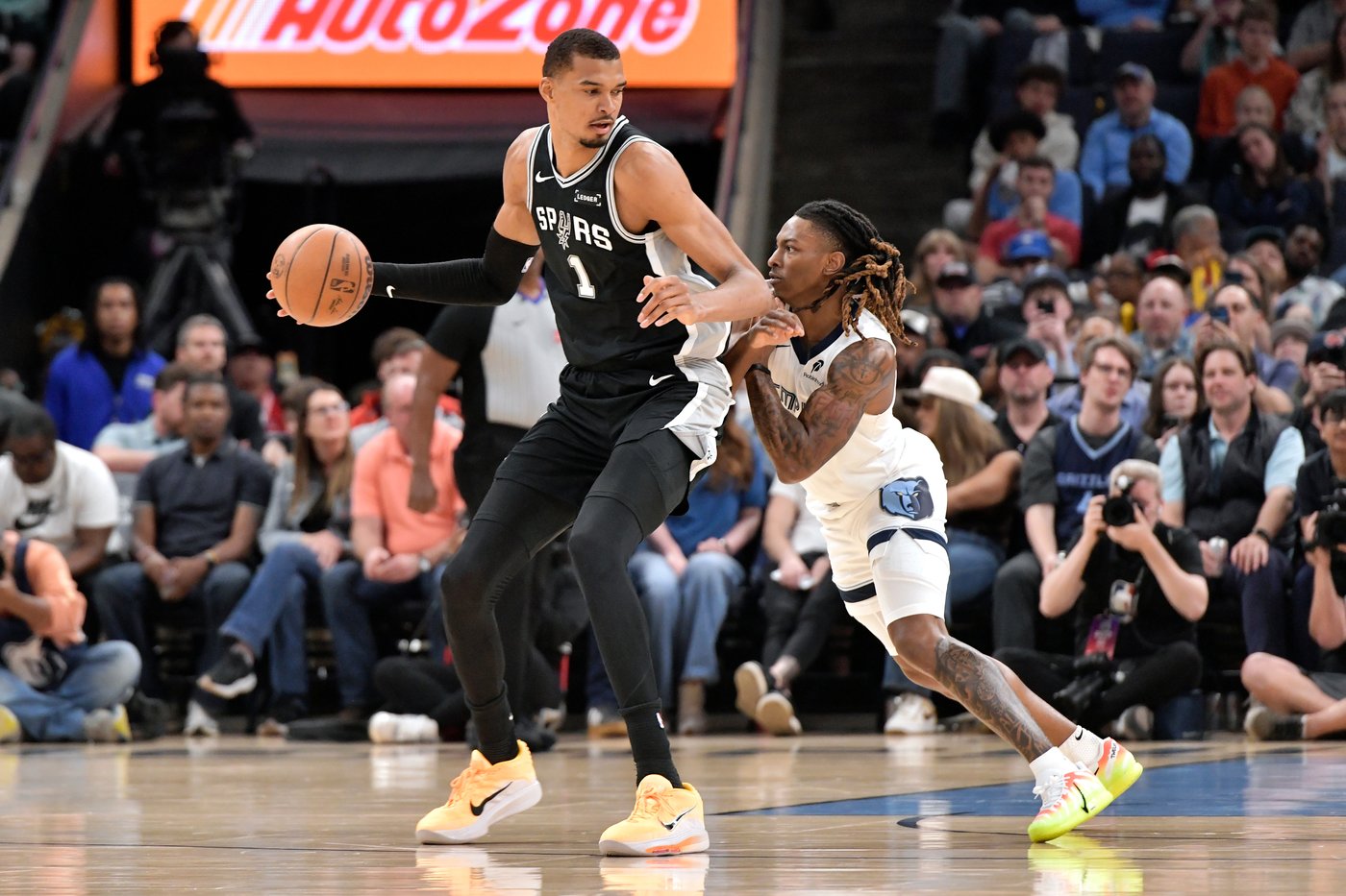 Wembanyama dominates inside as Spurs trounce Grizzlies 123-98 | iNFOnews.ca