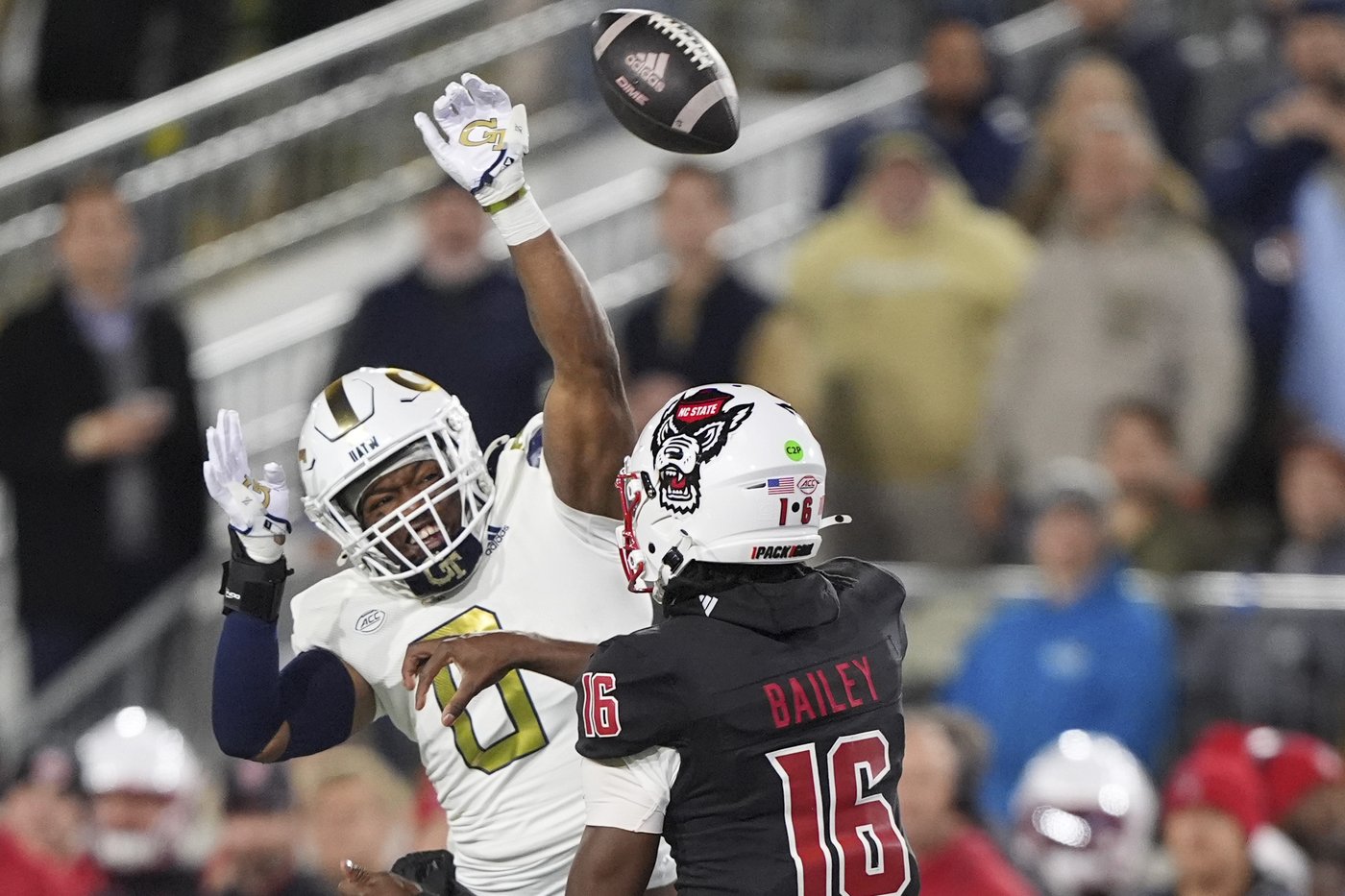 Philo delivers go-ahead TD run with 22 seconds remaining to lift Georgia Tech past N.C. State 30-29 | iNFOnews.ca