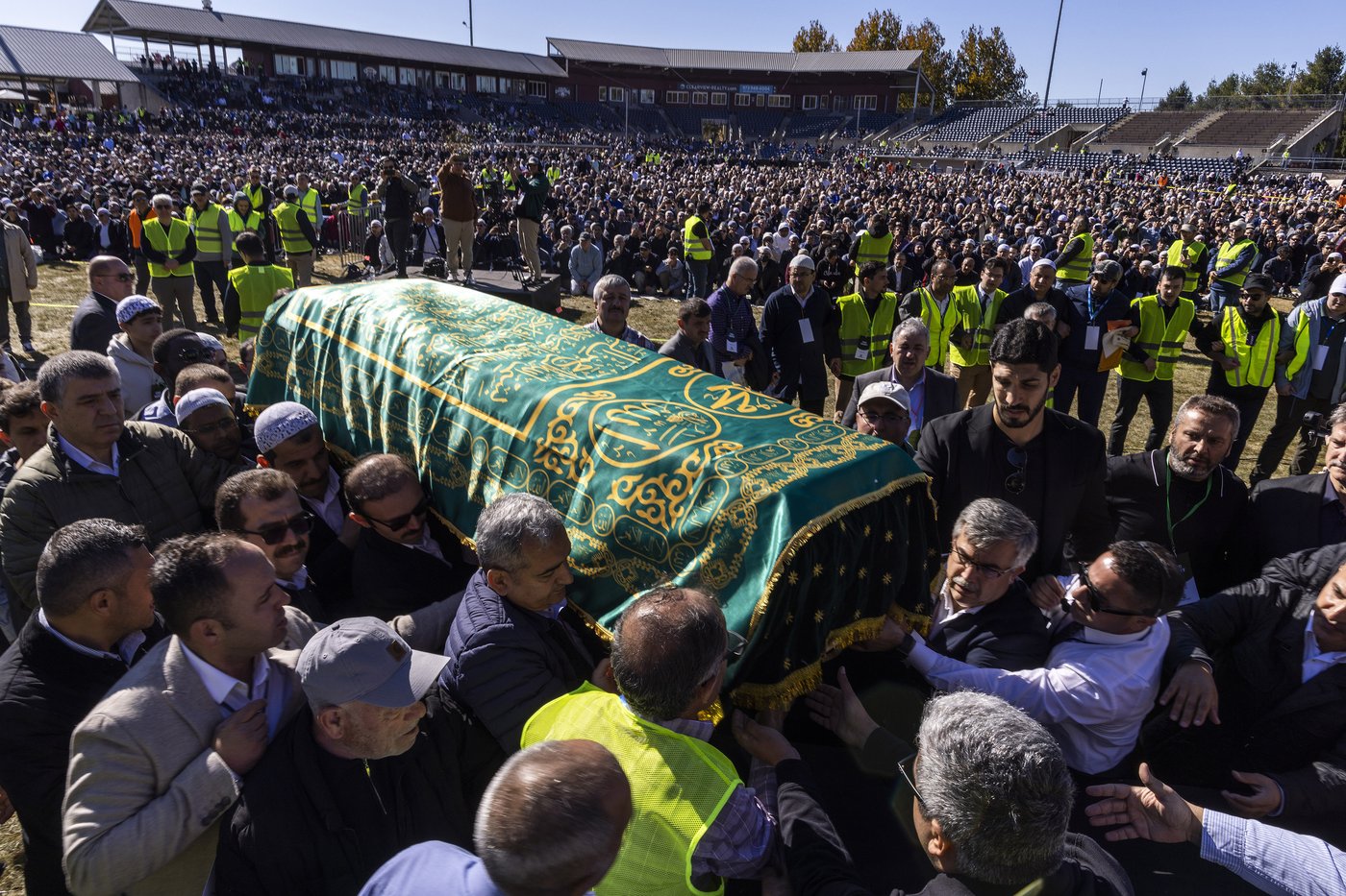 Thousands mourn Fethullah Gülen, a Turkish spiritual leader who died in the US | iNFOnews.ca