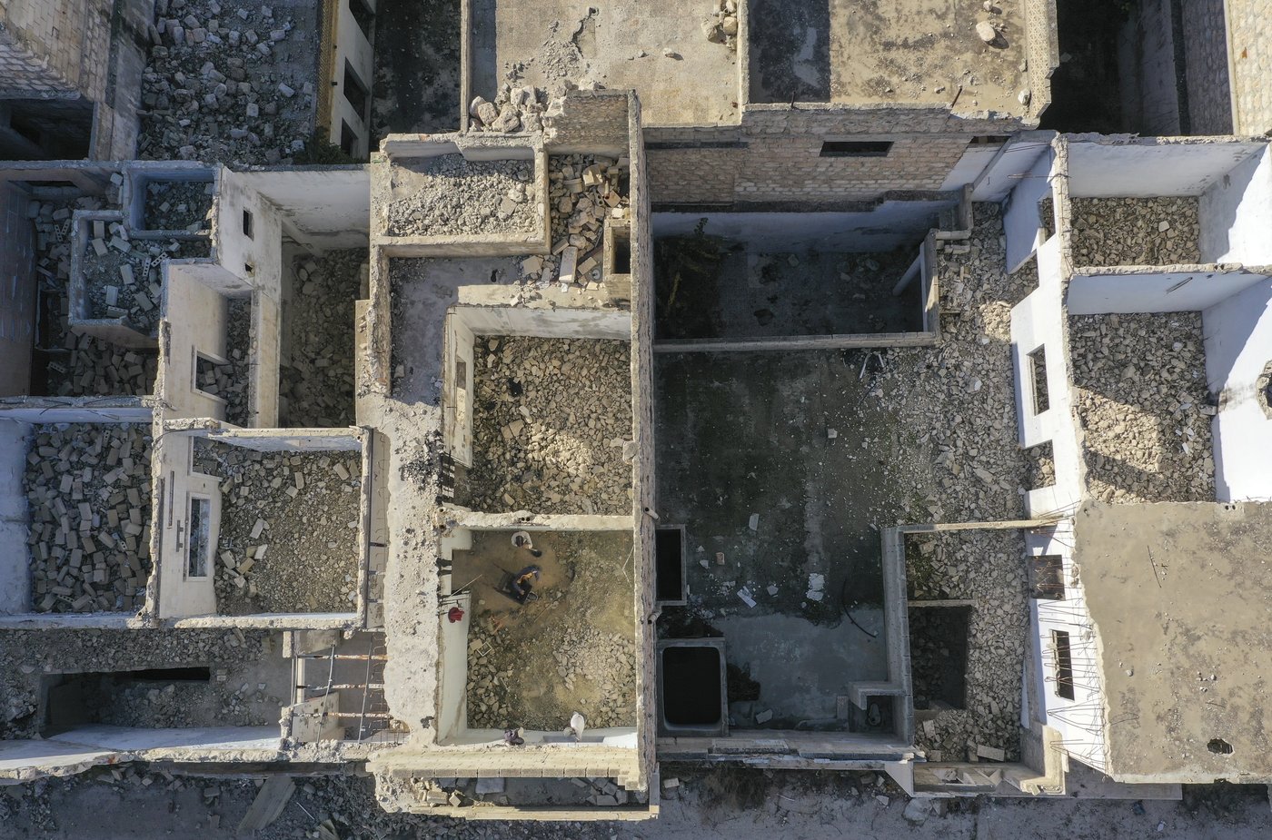 AP PHOTOS: In northern Syria, displaced owners return to houses with no roofs | iNFOnews.ca