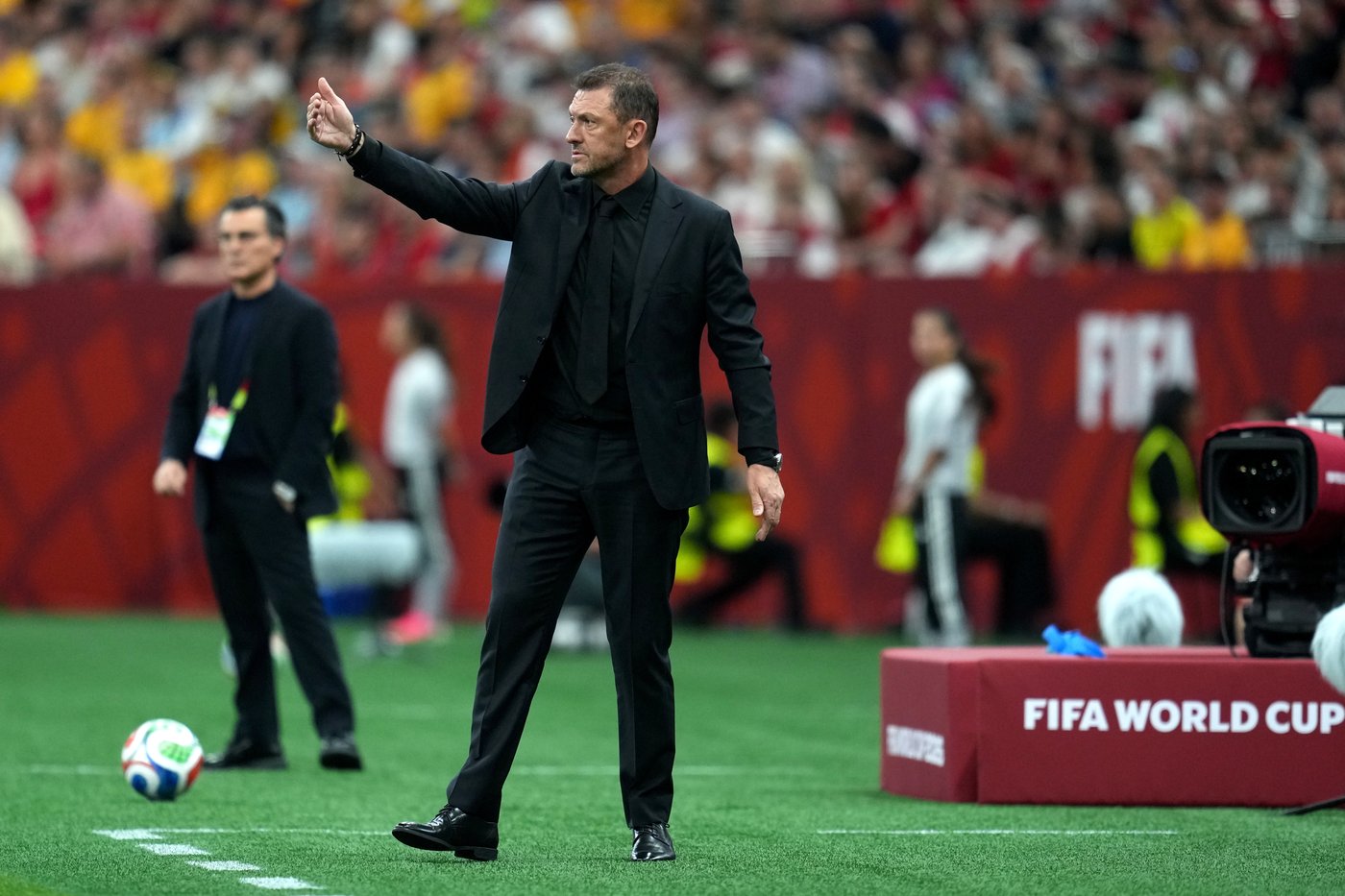 Twenty years after playing in the World Cup for Australia, Popovic is now guiding the Socceroos | iNFOnews.ca Twenty years after playing in the World Cup for Australia, Popovic is now guiding the Socceroos | iNFOnews.ca