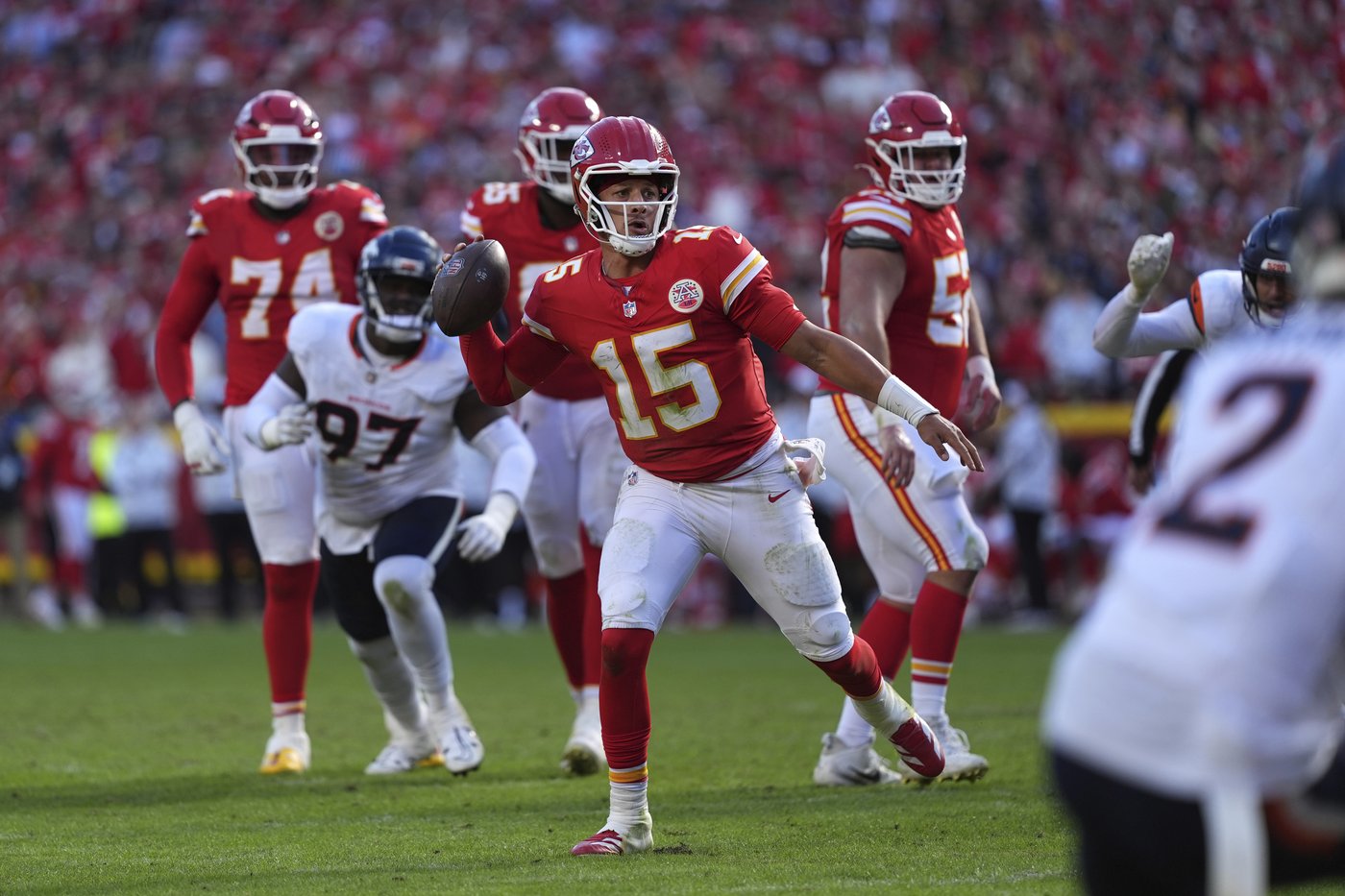 Chiefs block Broncos' potential winner as time expires, hold on for 16-14 win to remain perfect | iNFOnews.ca
