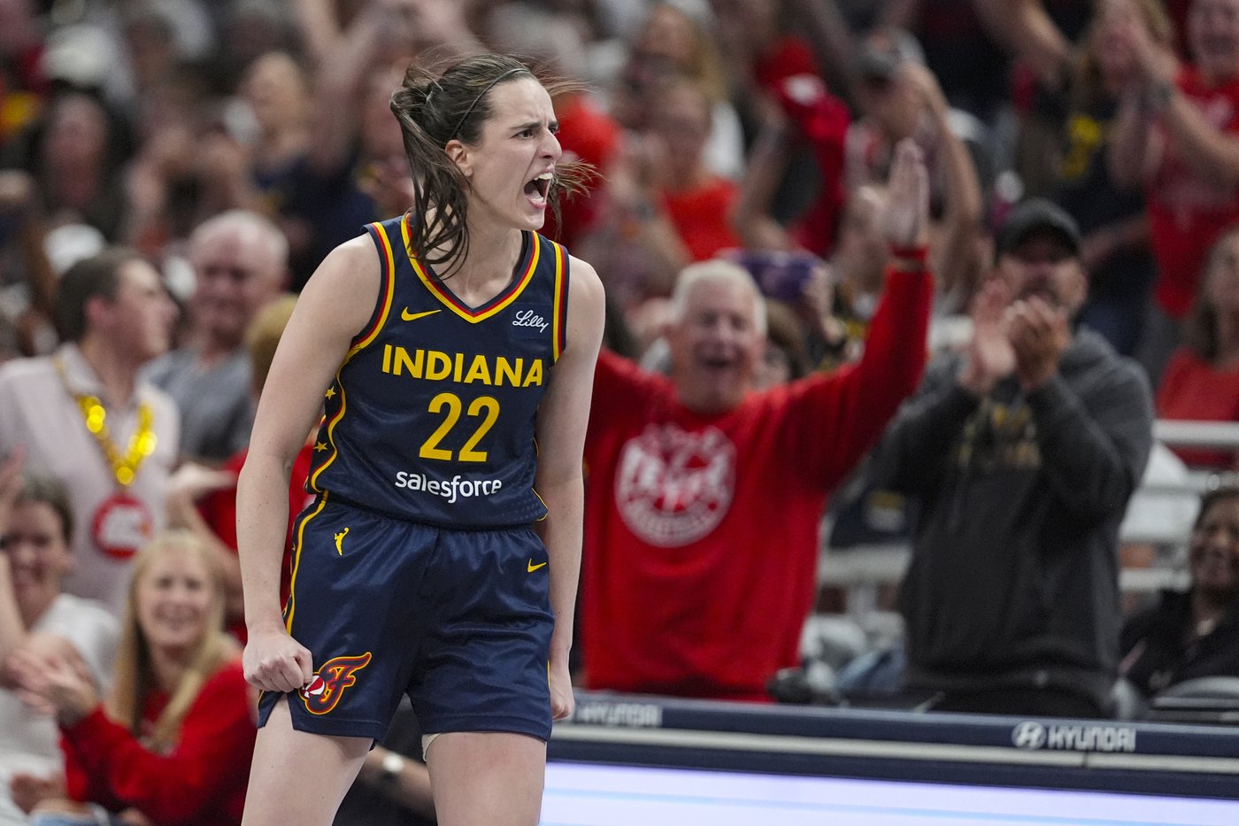 Clark scores 20 and the Fever beat the Sun 88-71 in physical game to secure Commissioner’s Cup spot | iNFOnews.ca Clark scores 20 and the Fever beat the Sun 88-71 in physical game to secure Commissioner’s Cup spot | iNFOnews.ca