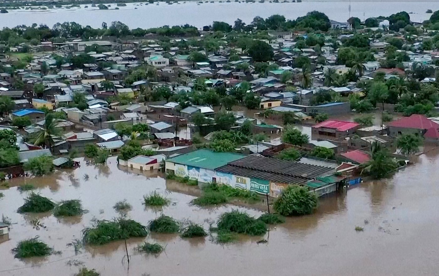 Floods in Mozambique displace more than 300,000 people in one province, governor says | iNFOnews.ca