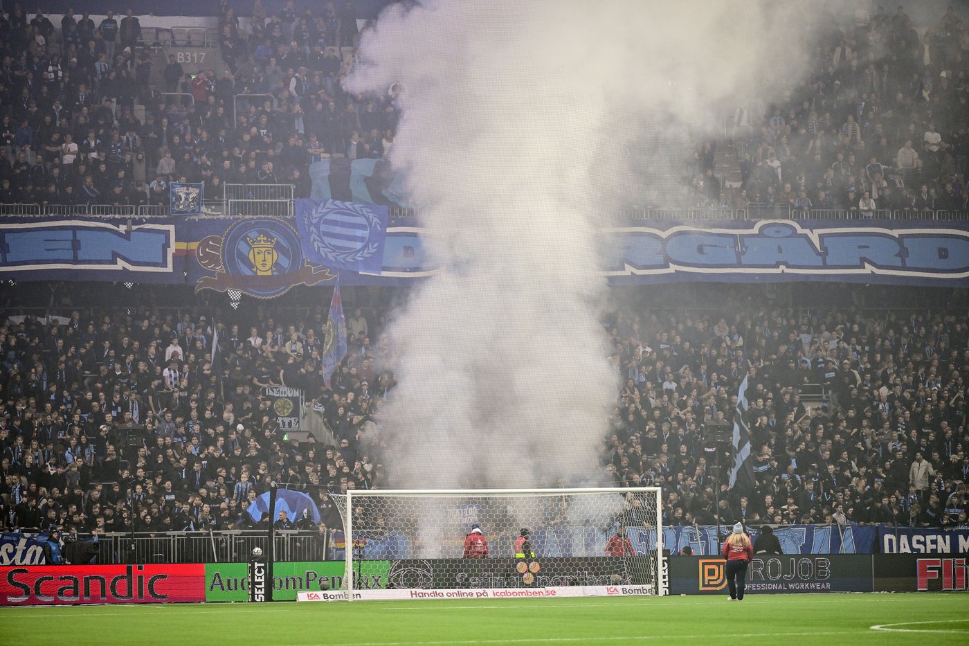 Swedish league game suspended after fans throw pyrotechnics onto the field | iNFOnews.ca Swedish league game suspended after fans throw pyrotechnics onto the field | iNFOnews.ca