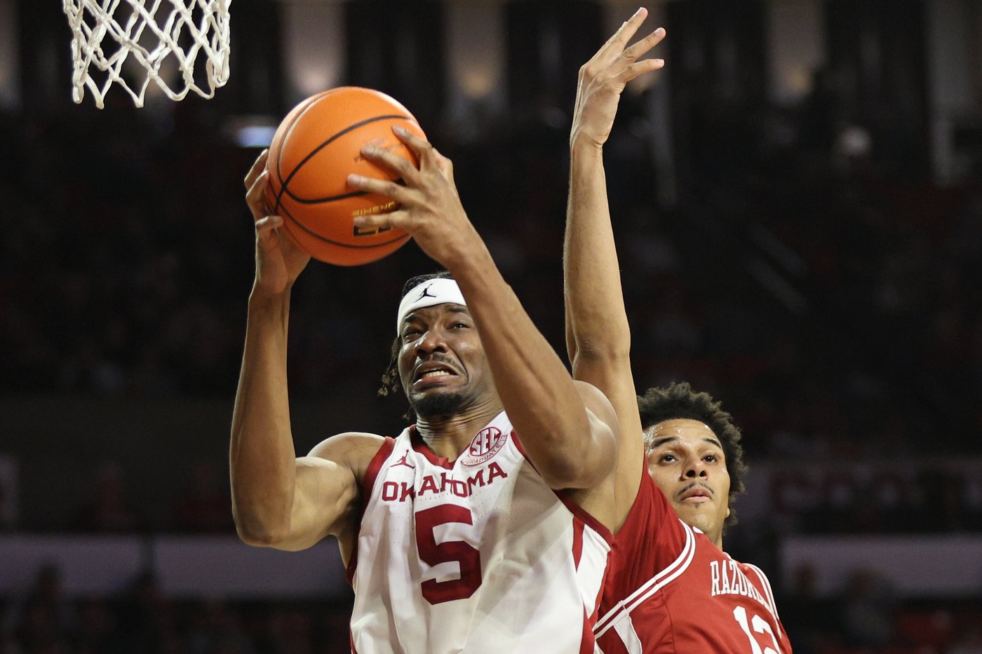 Darius Acuff Jr. posts 21 points and 9 assists to lead No. 15 Arkansas past Oklahoma 83-79 | iNFOnews.ca Darius Acuff Jr. posts 21 points and 9 assists to lead No. 15 Arkansas past Oklahoma 83-79 | iNFOnews.ca