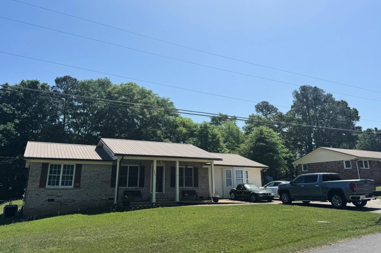 Son of 85-year-old French widow home after 16 days in US immigration custody says she needs rest | iNFOnews.ca