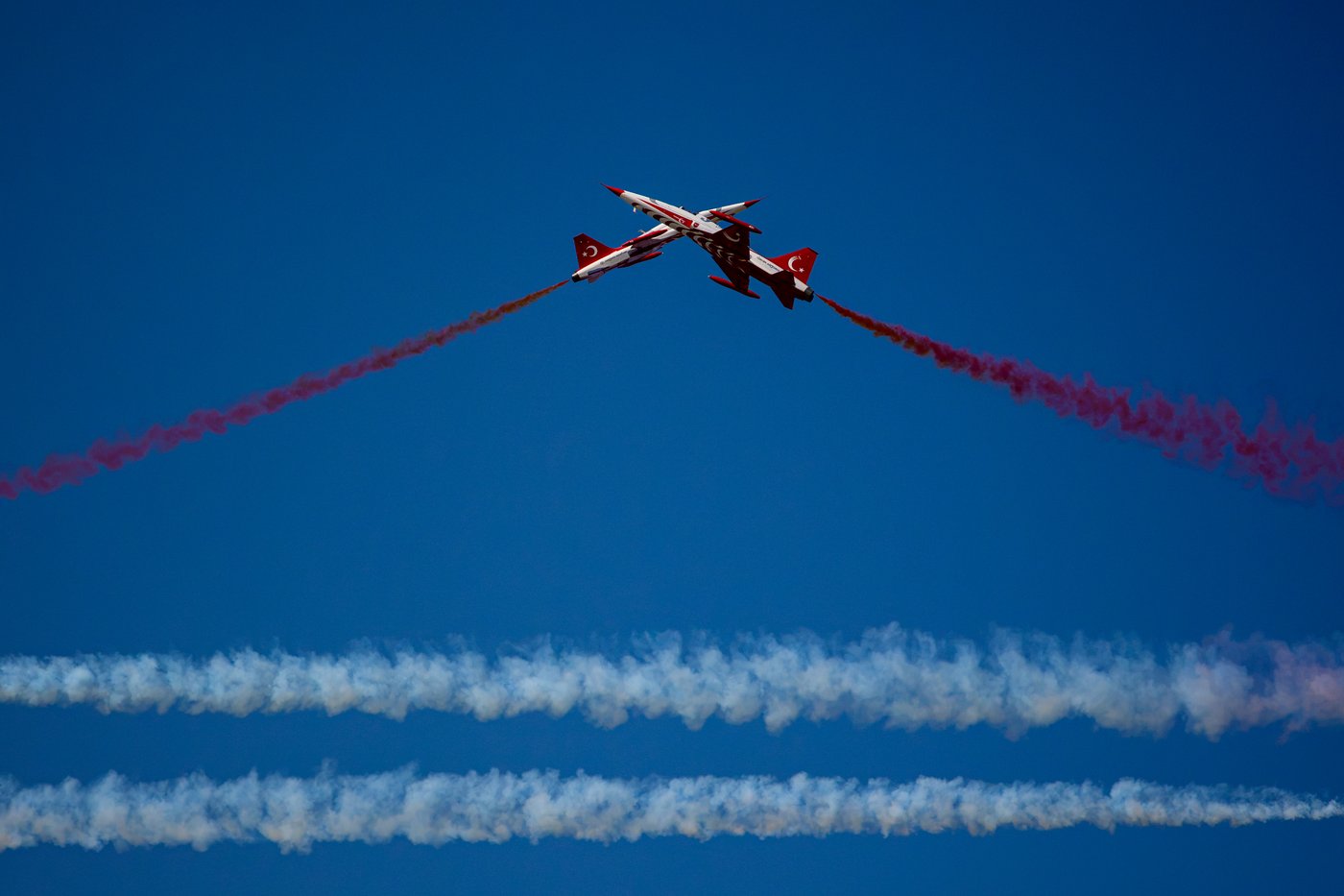 Aircraft and aerobatics dazzle at Bucharest air show, in photos | iNFOnews.ca
