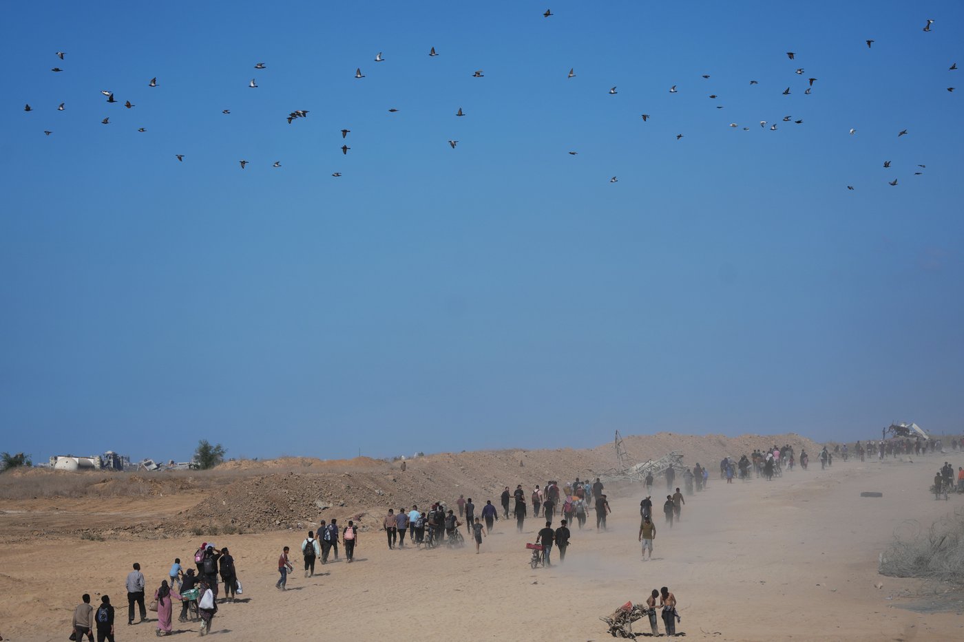 Thousands of Palestinians return to what remains of their homes as Gaza ceasefire takes effect | iNFOnews.ca Thousands of Palestinians return to what remains of their homes as Gaza ceasefire takes effect | iNFOnews.ca