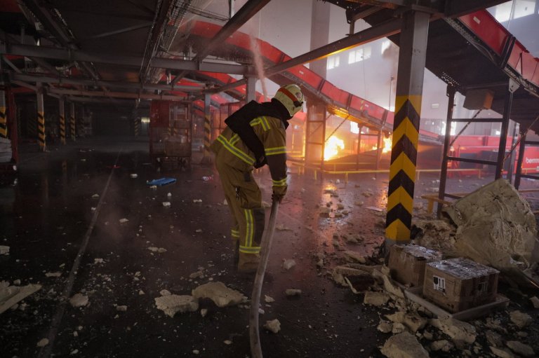 Ukrainian drones kill 5 in Russia and set fire to Wildberries warehouse | iNFOnews.ca