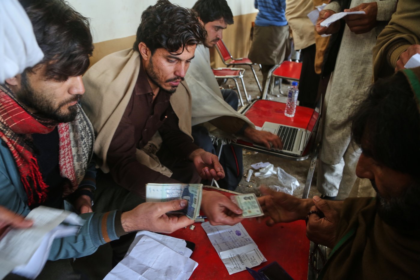 Tens of thousands flee northwest Pakistan over fears of military operation | iNFOnews.ca Tens of thousands flee northwest Pakistan over fears of military operation | iNFOnews.ca