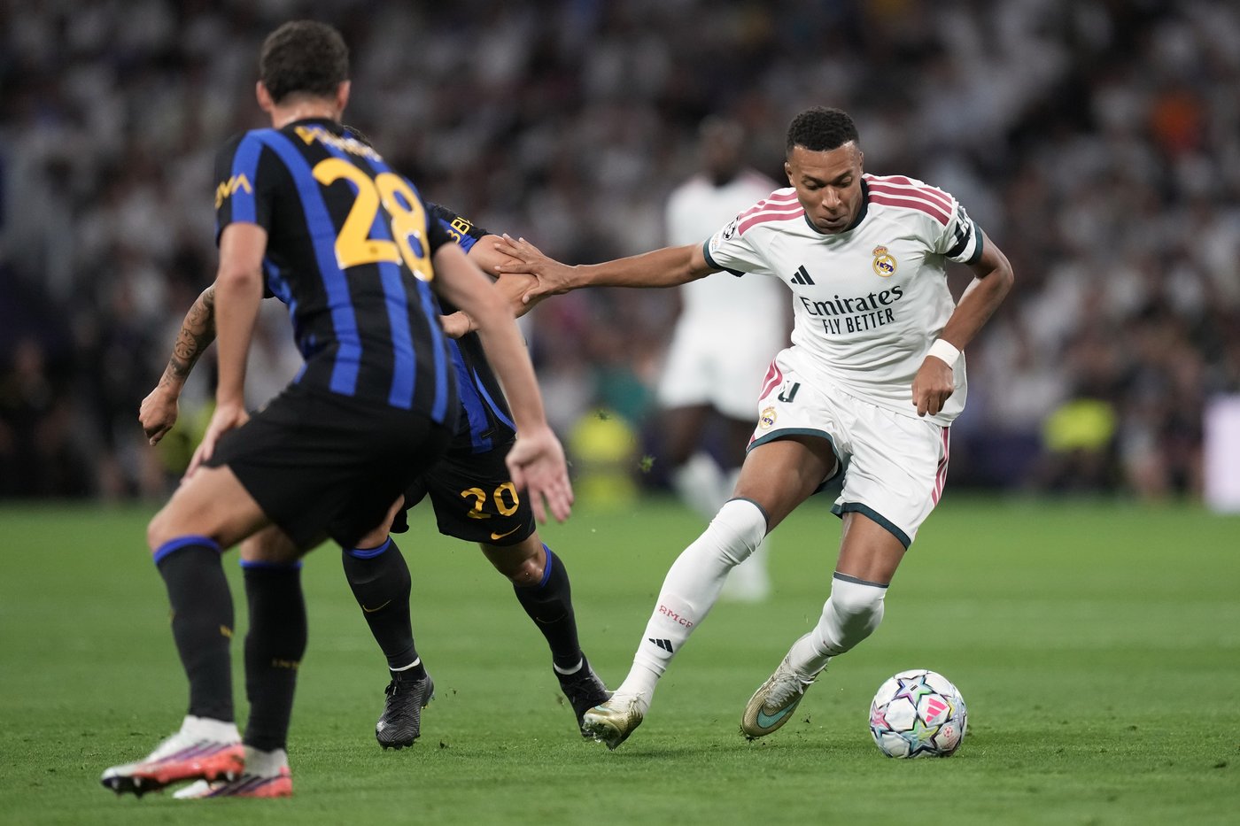 Real Madrid and Man City kick off with wins as Champions League returns | iNFOnews.ca Real Madrid and Man City kick off with wins as Champions League returns | iNFOnews.ca