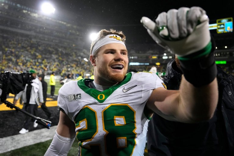 Already drafted by the Astros, Oregon's Bryce Boettcher is now playing for a CFP title | iNFOnews.ca