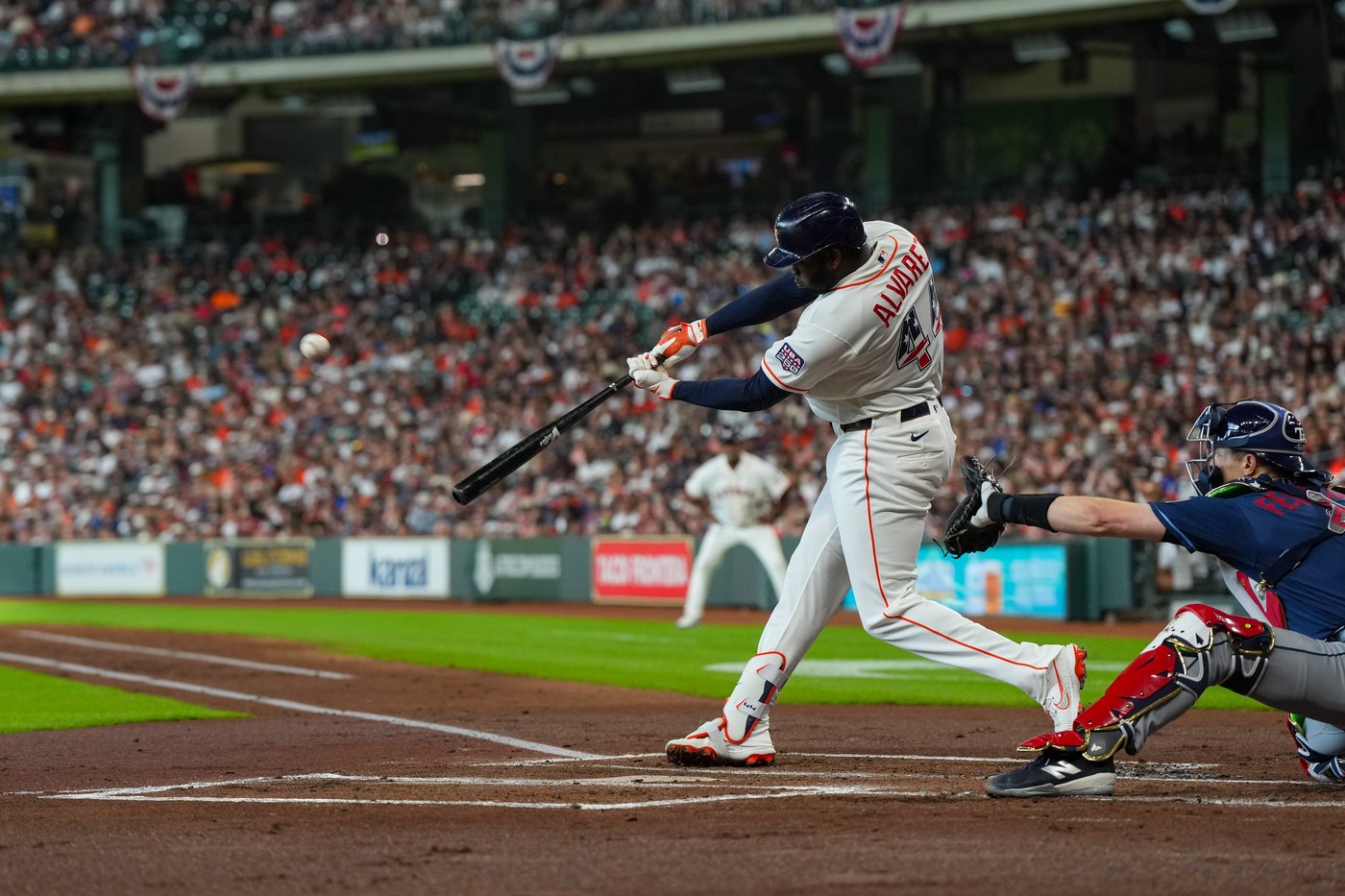 Alvarez hits 2-run homer in 9th to cap big night with Astros' 10-8 victory over Rays | iNFOnews.ca