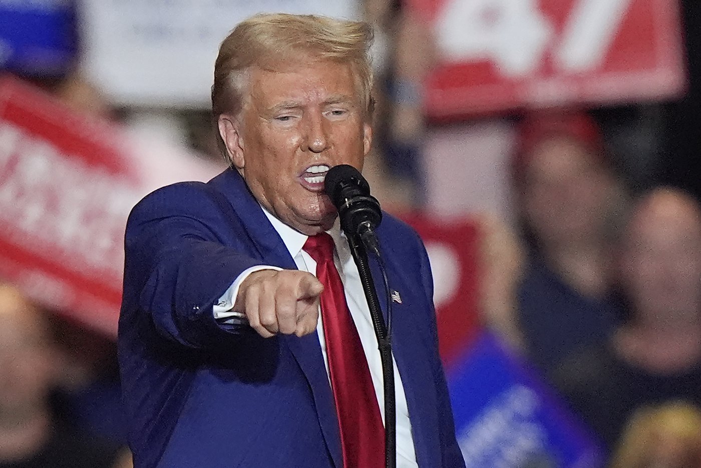 The Latest: Both presidential candidates making appearances to fire up core supporters | iNFOnews.ca