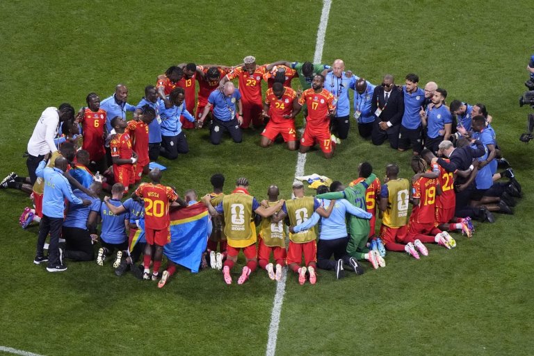 One Extraordinary Photo: Congo players and staff gather in prayer after a win | iNFOnews.ca