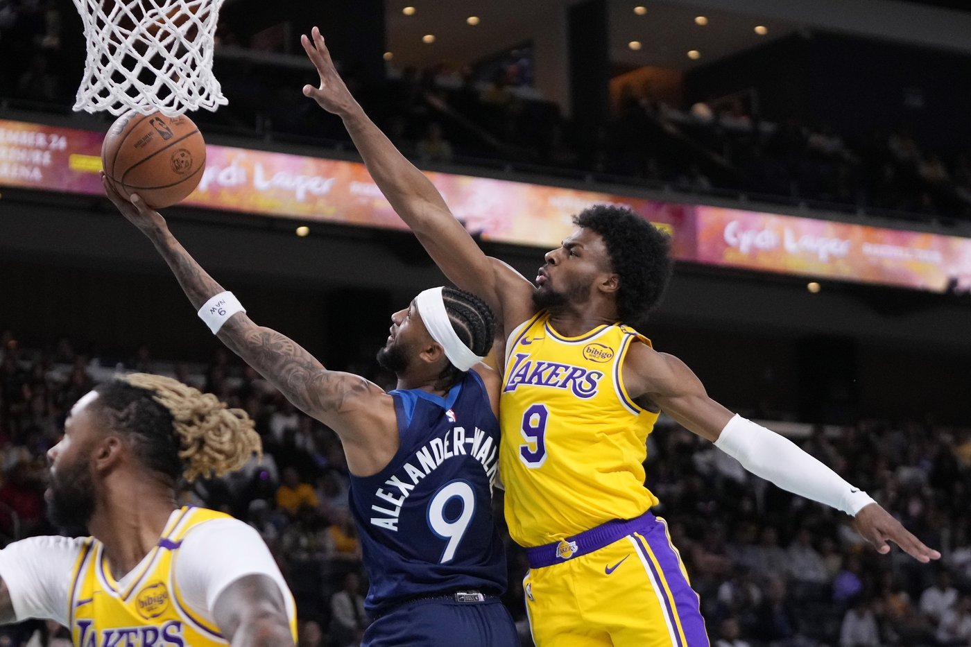 Bronny James begins his Lakers career with a preseason debut. LeBron won't join until the next game | iNFOnews.ca