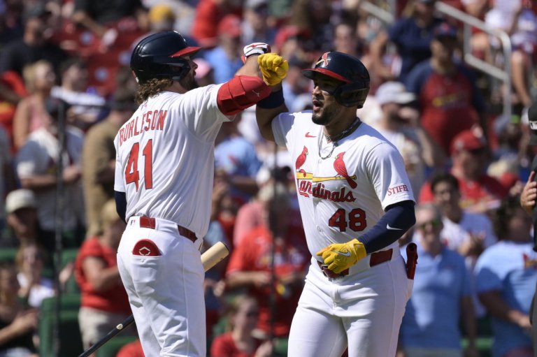 Herrera homers and the Cardinals delay the Brewers' celebration with a 5-1 victory | iNFOnews.ca