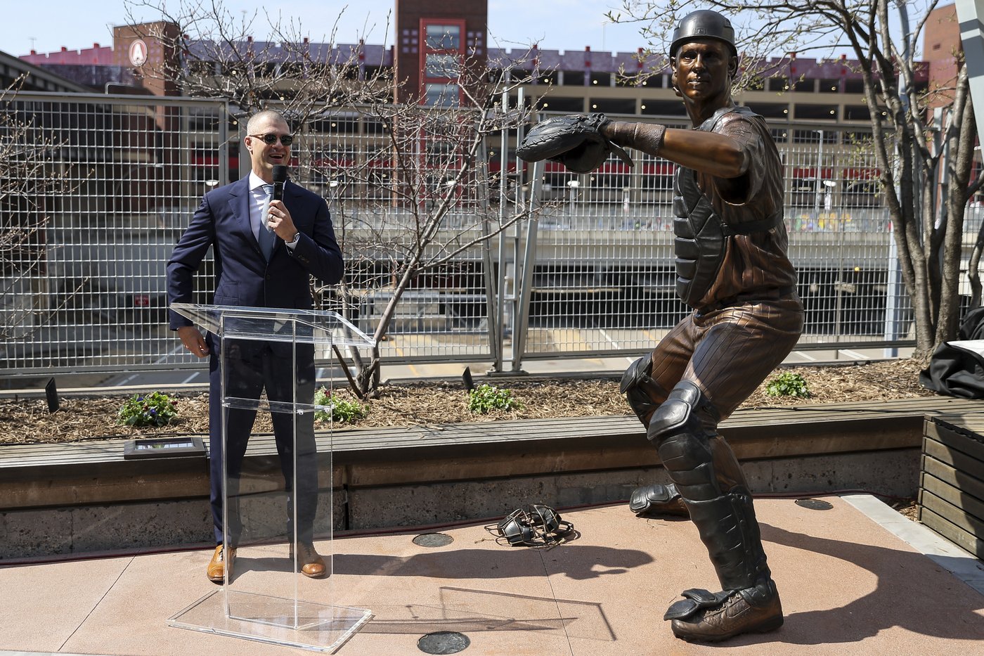 Bronze statue of Joe Mauer unveiled by Minnesota Twins outside Target Field | iNFOnews.ca