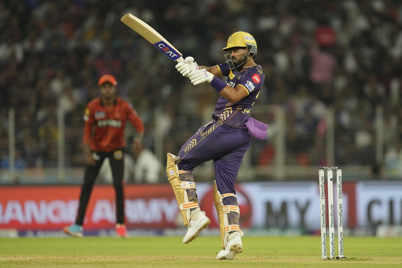 What is the IPL auction and who are the main players? | iNFOnews.ca