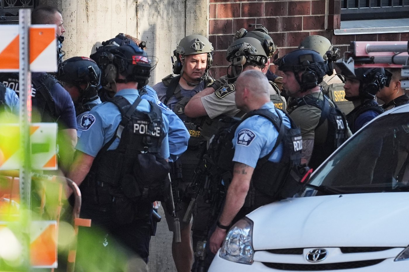Investigators scour scene of Minneapolis shooting that left 3 dead, including suspect | iNFOnews.ca Investigators scour scene of Minneapolis shooting that left 3 dead, including suspect | iNFOnews.ca