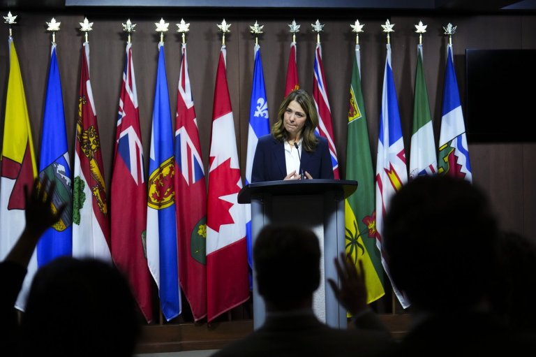 Alberta Premier Smith says Ottawa is dodging responsibility for pipeline decision | iNFOnews.ca
