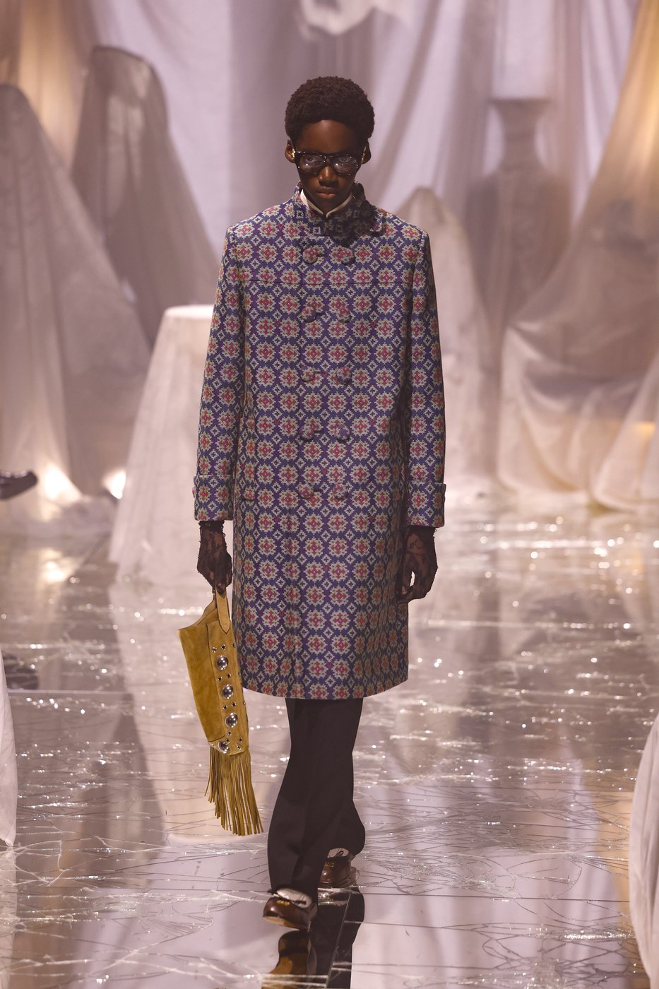 Valentino's new designer puts on maximalist Paris ready-to-wear debut | iNFOnews.ca