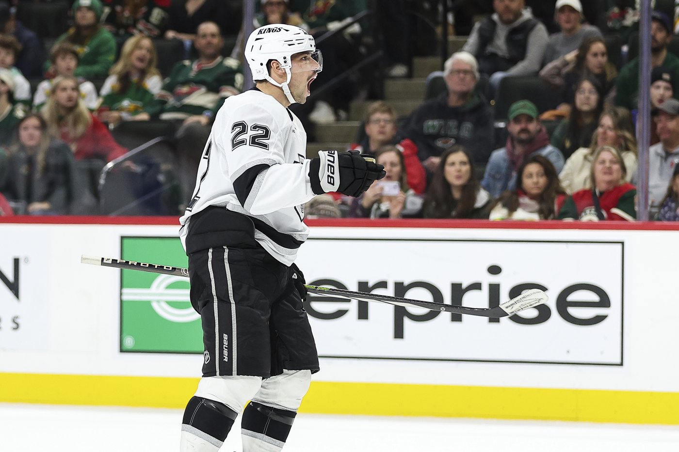 Lewis scores twice, Kings roll to 5-1 win over Wild | iNFOnews.ca