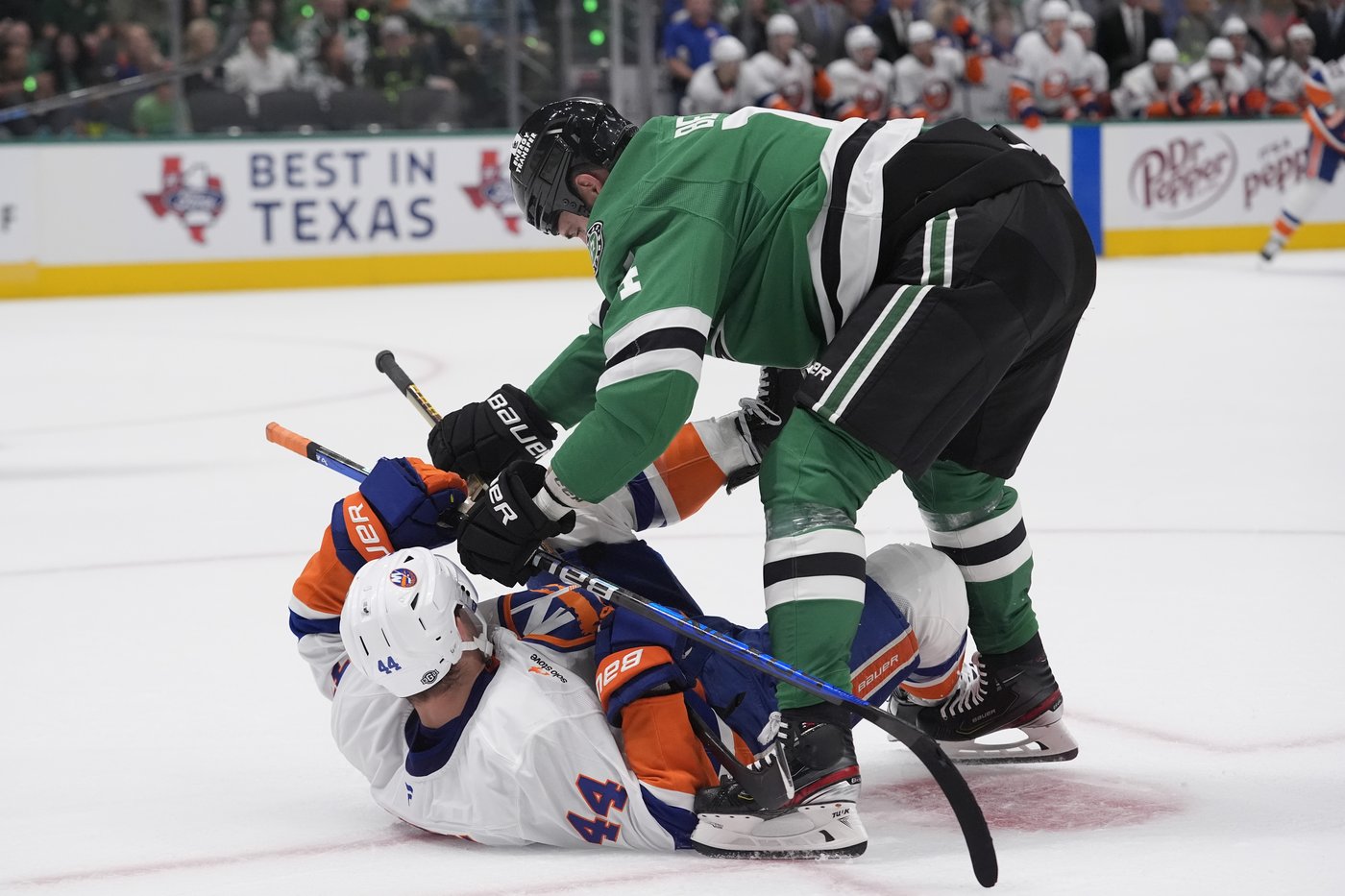 Seguin scores twice, Oettinger stops 34 shots for 11th shutout in Stars' 3-0 win over Islanders | iNFOnews.ca Seguin scores twice, Oettinger stops 34 shots for 11th shutout in Stars' 3-0 win over Islanders | iNFOnews.ca