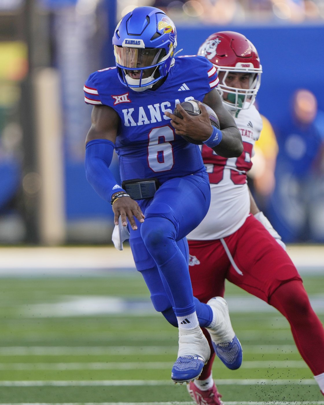 Jalon Daniels stars as Kansas opens rebuilt $450M stadium with 31-7 win over Fresno State | iNFOnews.ca